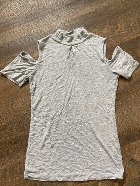 Women's Light Gray Cold-Shoulder Mock Neck Tee